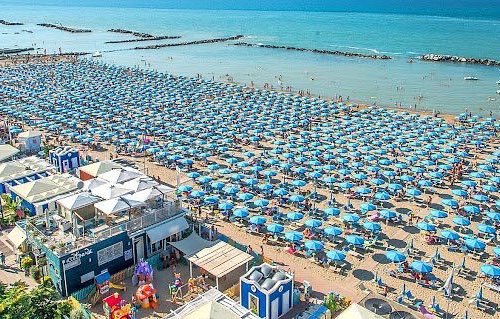 Today is one of the very few days of the year when I’d rather be in England than Italy. Happy Ferragosto*, tutti.

* Ferragosto is the day everything is closed because everyone’s stuck in a traffic jam in 36°C on the way to Rimini, and the only people working are the burglars.