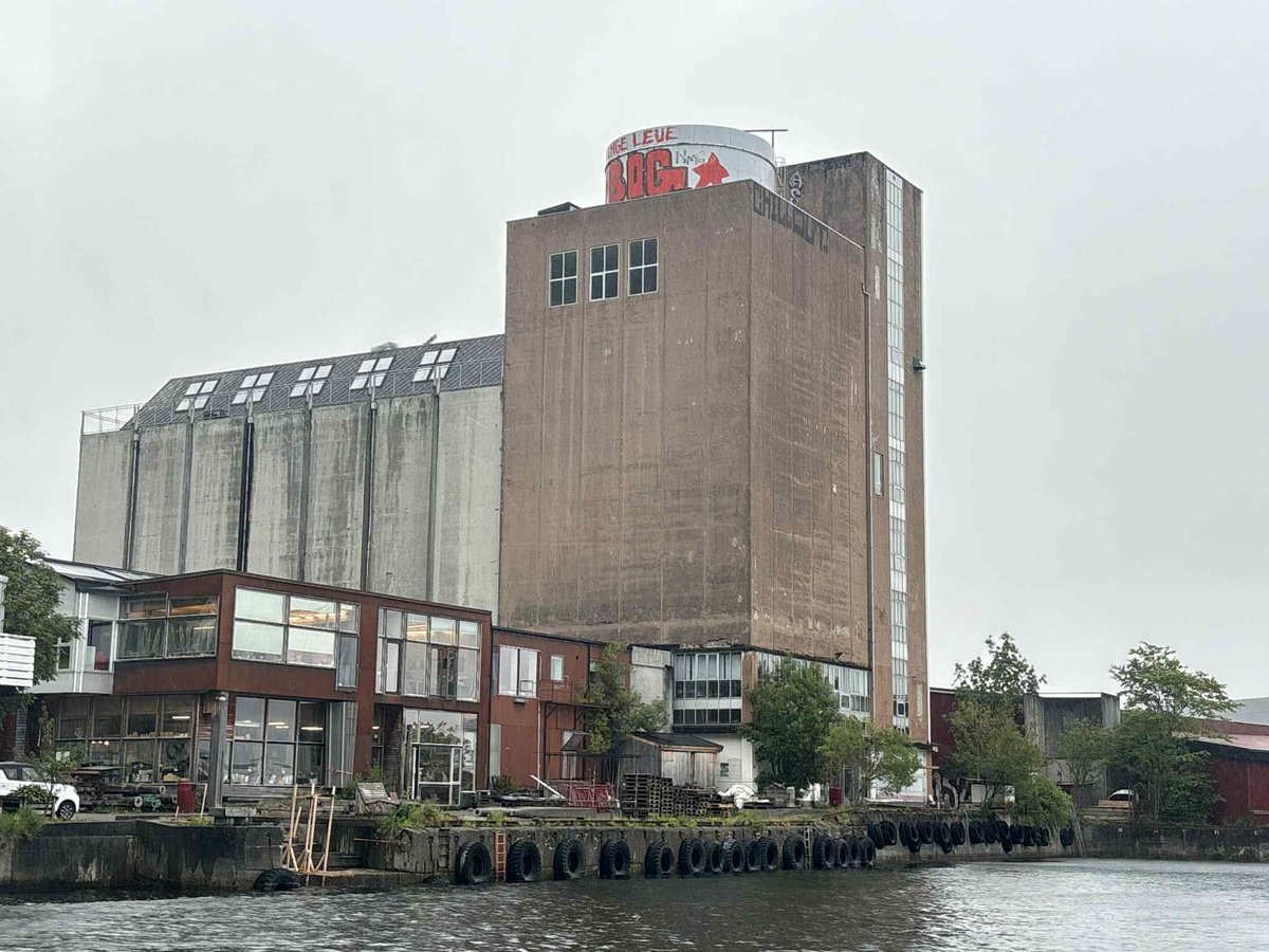 WELCOME TO THE OPENING OF
THE NEW ACADEMIC YEAR 

SATURDAY AUGUST 16.

10.00 Introductions, individual courses

11.00 Welcoming ceremony

12.00 buns and coffee

13.00 framing of the year-lecture

14.30 Diploma review
7th floor

19.00: diploma ceremony and party