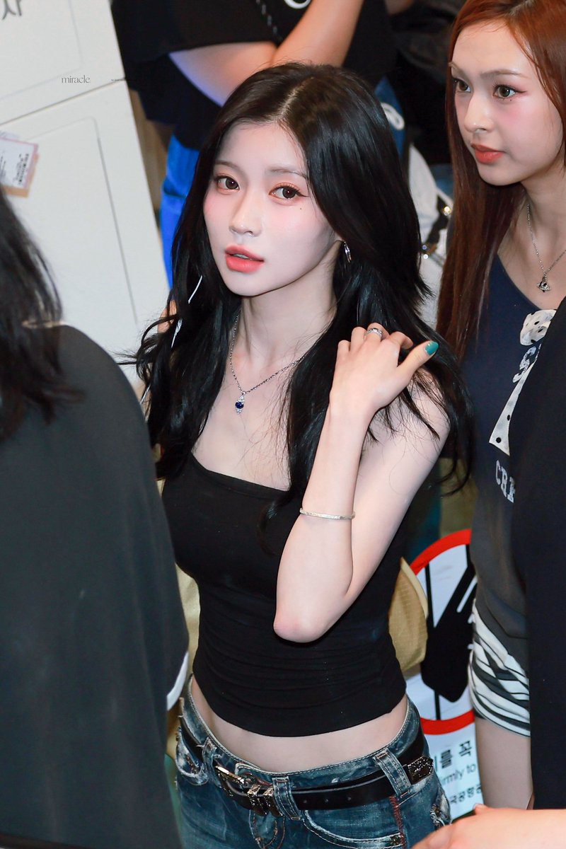 Wow she is really to pretty 
#ASA #BABYMONSTER