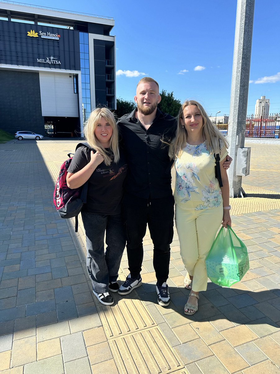 Chapurinka's tweet photo. Это был отличный день. Насыщенный, интересный, душевный. Отлична�� поездка и знакомство с хорошим человеком и спортсменом @ivanvolkau (Желаю впереди только побед 🙏🙏🙏)
Викуля, так круто мне давно не было 🫶🫶🫶 https://t.co/a0Ej3UkIMo