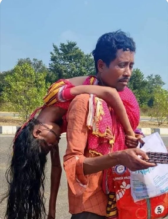 आज़ादी आज भी हमारे लिए एक अफ़वाह है ये तस्वीर आज़ाद देश की नहीं हो सकती
ये आजादी झूठी है देश की जनता भूखी, नंगी,बेबस और लाचार है
#यह_आज़ादी_झूठी_है
