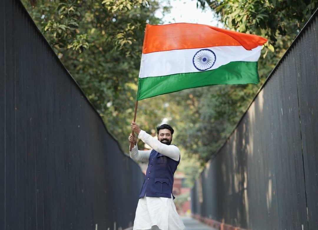 idevadhikari's tweet photo. Happy Independence Day 🇮🇳 https://t.co/3gbFg9PvGG