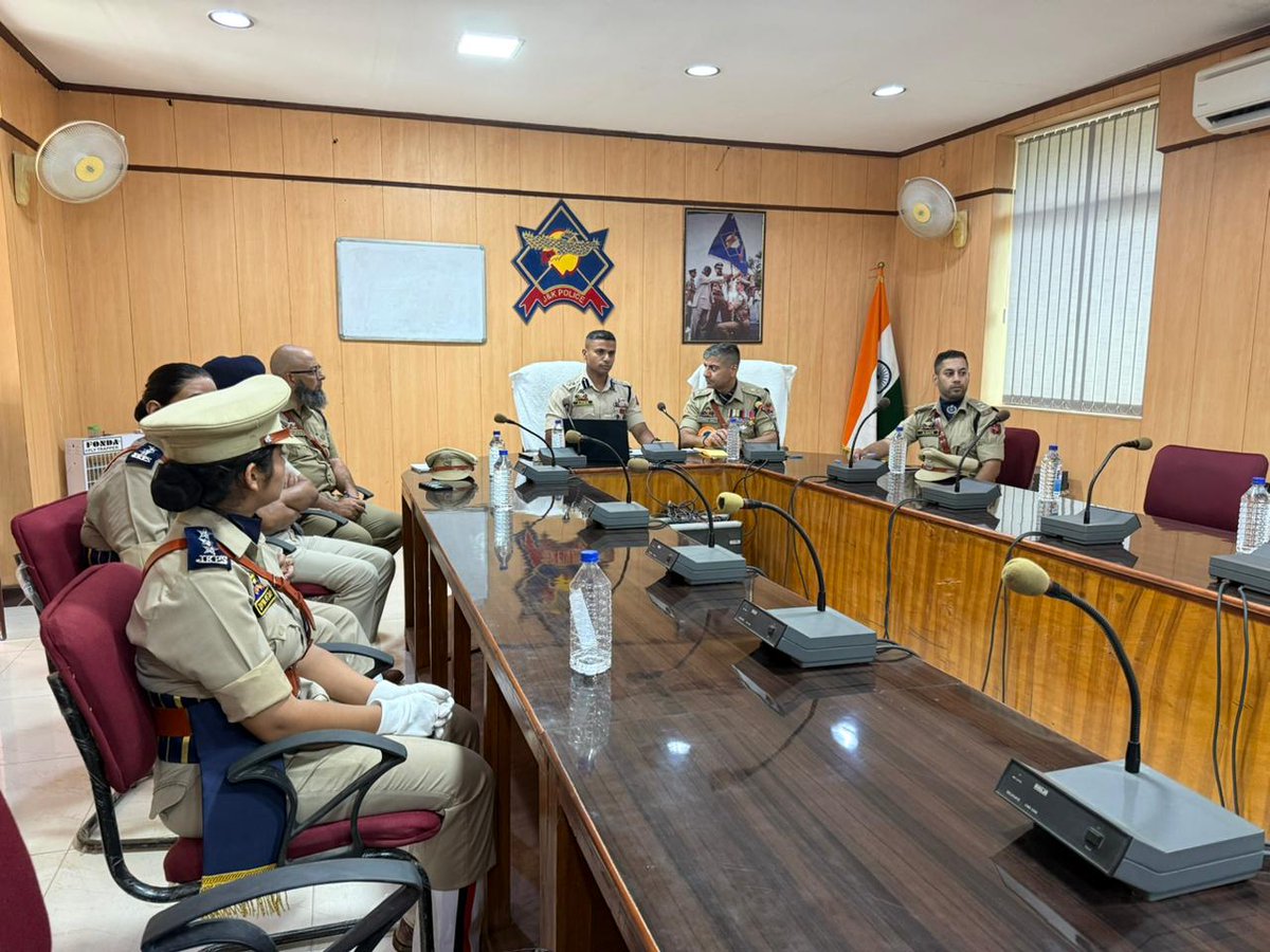 District Police Udhampur (@udhampurpolice) on Twitter photo #PeopleFirst
SSP Udhampur reviewed security & other arrangements for the upcoming #KailashKundYatra
Focus on:-
Strong force deployment, inter-agency coordination, medical aid,communication support & VDC involvement for a smooth/safe pilgrimage <a href="/ZPHQJammu/">Zonal Police Media Centre- Jammu Zone</a> <a href="/UHqrs/">DIG, Udhampur Reasi Range</a>
<a href="/Amod_India/">Amod Nagpure</a> #PeopleFirst
SSP Udhampur reviewed security & other arrangements for the upcoming #KailashKundYatra
Focus on:-
Strong force deployment, inter-agency coordination, medical aid,communication support & VDC involvement for a smooth/safe pilgrimage <a href="/ZPHQJammu/">Zonal Police Media Centre- Jammu Zone</a> <a href="/UHqrs/">DIG, Udhampur Reasi Range</a>
<a href="/Amod_India/">Amod Nagpure</a>