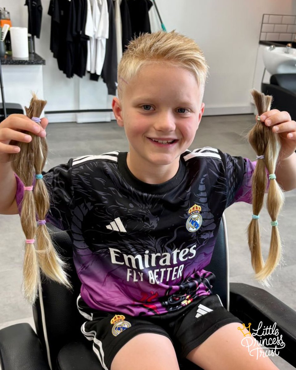 At just 9 years old, Carter has recently made an amazing 13 inch hair donation to us here at LPT after growing out his hair for several years ✨

This SuperHairo has also managed to raise an amazing £1,400 for our mission too! 💜👑

Get involved here 👉  ow.ly/zSsB50WC3nS