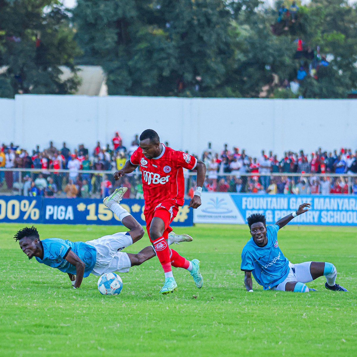 Aliye karibu na Zimbwee bin  Eskalioti, amwambie safari hii zamu yake kumkaba maestro mpanzu.anywe maji ya kutosha😂🔥