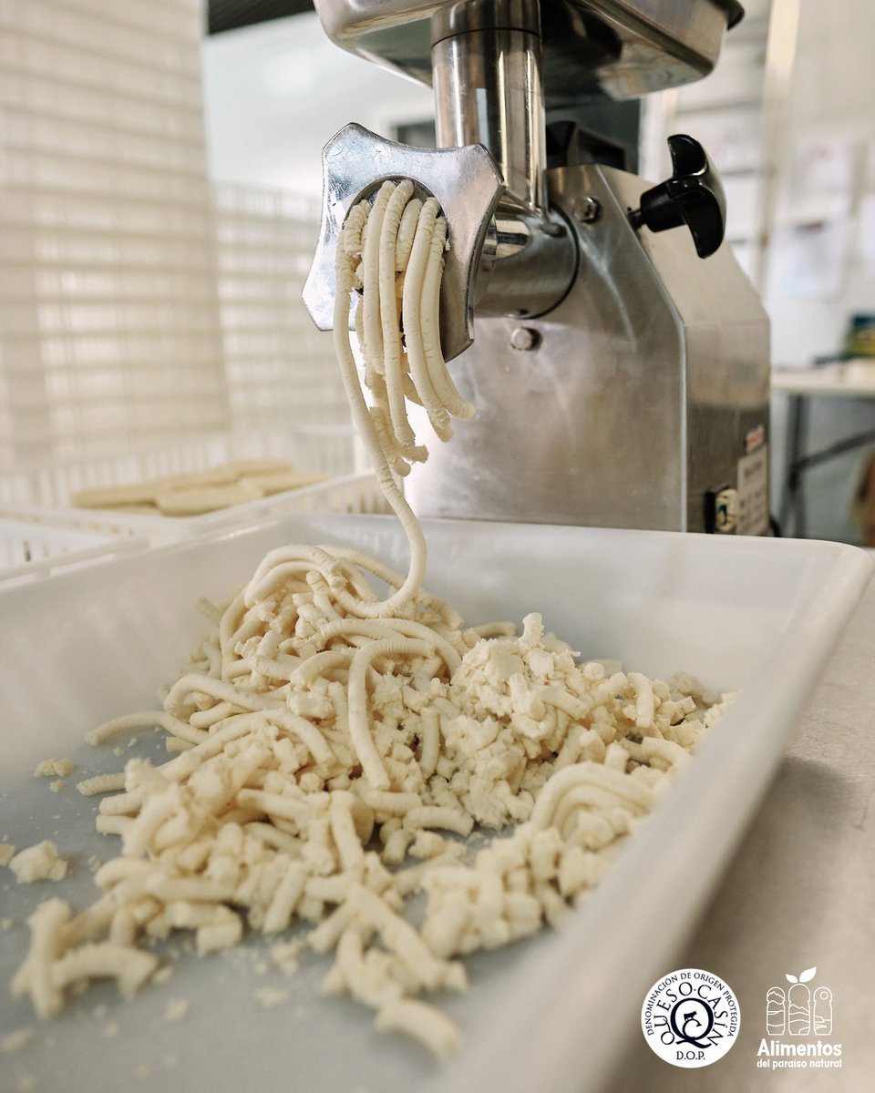 Aquí no hay fábricas, hay oficio. 🤩

El valor de lo nuestro. 💚

#QuesoCasín #TuOrigen #AlimentosDelParaíso
#Queserías #AlimentáisNuestraVida