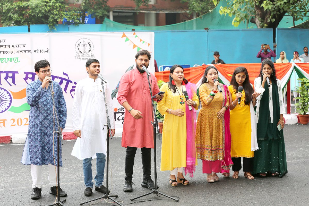 Proud moments at <a href="/SJHDELHI/">VMMC & Safdarjung Hospital</a> as Director Dr. Sandeep Bansal hoisted the tricolor with great honor! Our Independence Day celebrations featured melodious patriotic songs, inspiring messages from Director Dr Bansal, MS Dr Charu Bamba &amp; Principal Dr G Khanna Jai Hind!  #IndependenceDay