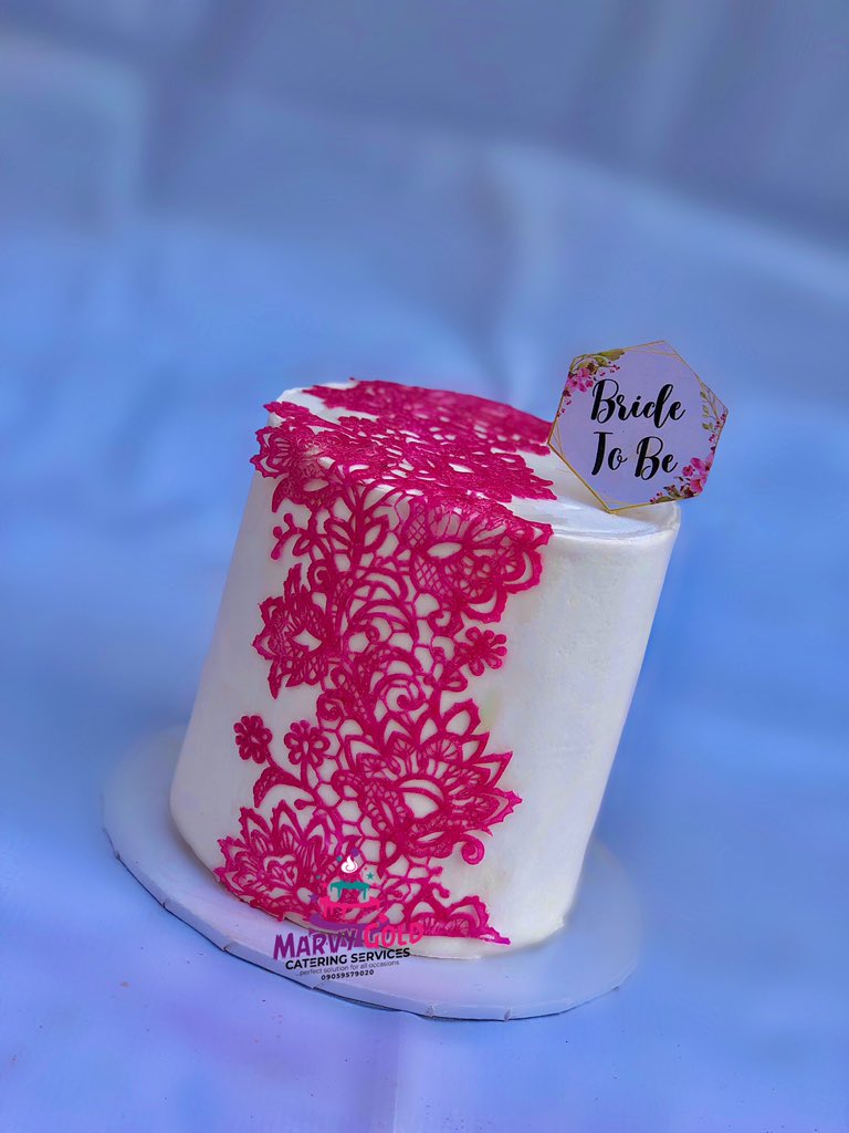 Marvy_Onicake's tweet photo. Bridal shower cake 🎊🎊🎊
We are available to take all your cake orders 💯 
#marvygoldcakes #cakesinibadan #cakesiniworoad #cakesinalakia #ibadanbaker https://t.co/AglarD199K