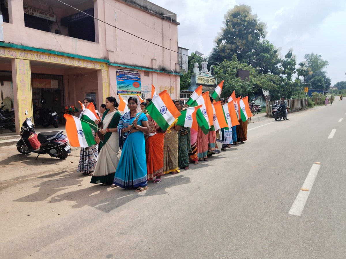 Zilla Parishad, Deogarh (@zp_deogarh) on Twitter photo Different activities carried out in Naulipada GP of Reamal block on the occasion of Har Ghar Tiranga Har Ghar Swachhata Campaign 2025. #HarGharTiranga #HarGharSwachhata
<a href="/PRDeptOdisha/">Panchayati Raj and Drinking Water Department</a>
<a href="/MoJSDDWS/">Department of Drinking Water & Sanitation (#DDWS)</a>
<a href="/Deogarhdistadmn/">Collector Deogarh</a> Different activities carried out in Naulipada GP of Reamal block on the occasion of Har Ghar Tiranga Har Ghar Swachhata Campaign 2025. #HarGharTiranga #HarGharSwachhata
<a href="/PRDeptOdisha/">Panchayati Raj and Drinking Water Department</a>
<a href="/MoJSDDWS/">Department of Drinking Water & Sanitation (#DDWS)</a>
<a href="/Deogarhdistadmn/">Collector Deogarh</a>