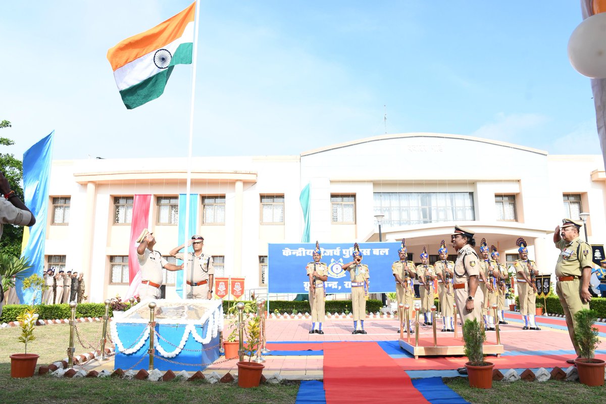 GCRAIPUR's tweet photo. Shri Ajay Kumar Singh,DIG GC #CRPF RAIPUR #hoisted Flag and #addressed the gathering, honouring the spirit of service and sacrifice,#officiated rank ceremony and meritorious service medals and distributed sweets. #IndependenceDay2025
@crpfindia @CentralZoneCrpf @cgsectorcrpf https://t.co/9Tqf2rWOH1