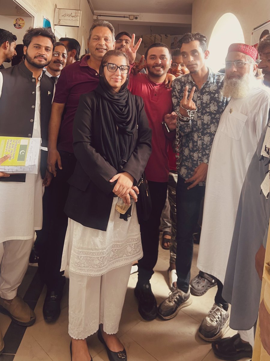 13 اگست کو لبرٹی سے گرفتار کیے گئے ہمارے کارکنان کو عدالت میں پیش کر دیا گیا ہے۔ سعد اور بلال کو میرے ساتھ حراست میں لیا گیا تھا، مگر مجھے رہا کر دیا گیا جبکہ انہیں تھانہ غالب مارکیٹ منتقل کر دیا گیا۔ ان کے ساتھ کئی ایسے افراد بھی شامل ہیں جن کا کسی سیاسی جماعت سے کوئی تعلق نہیں