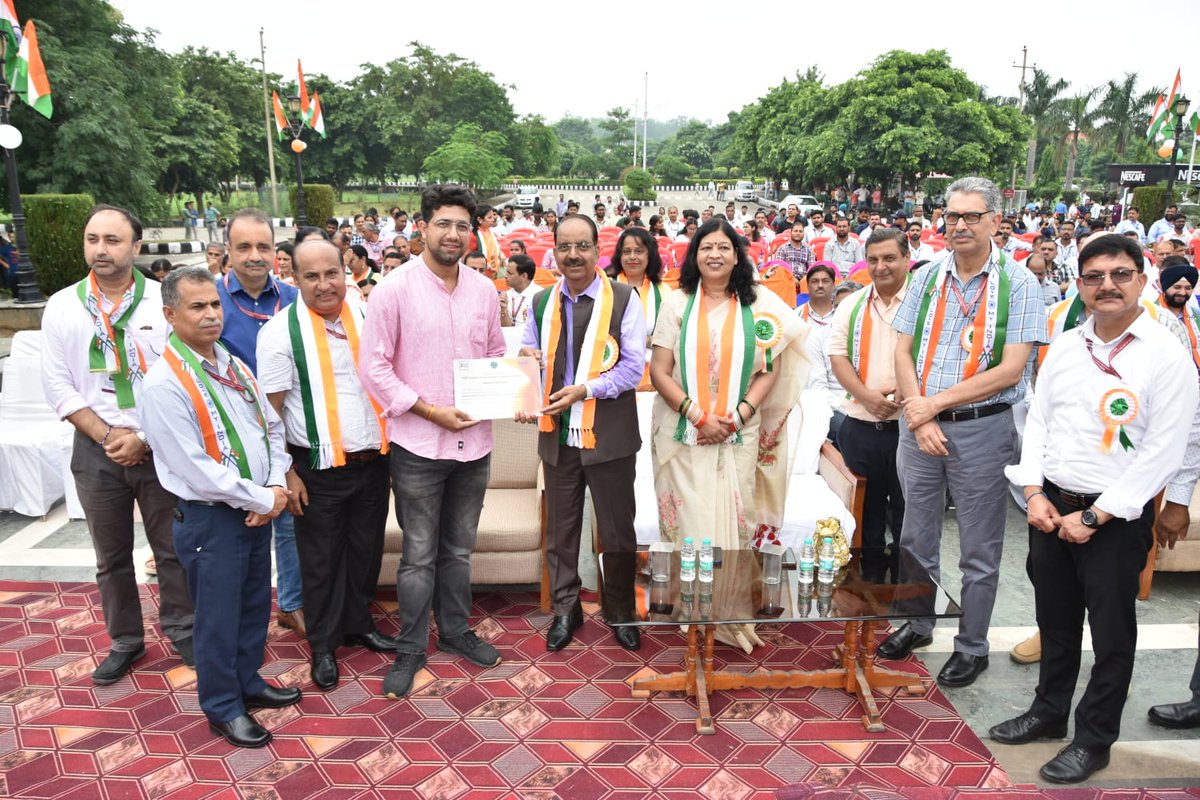 CellSkuast's tweet photo. 79th #IndependenceDay celebrated at SKUAST-Jammu with patriotic fervor🇮🇳 Prof. B.N. Tripathi, Hon'ble Vice Chancellor hoisted the Tiranga, paid tributes to freedom fighters &amp; urged all to work with dedication for the nation &amp; University’s progress### https://t.co/auut1hTe7f