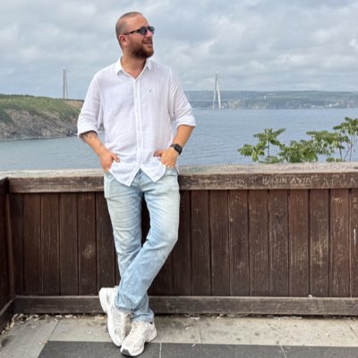 Cihanayhan06's tweet photo. #YeniProfilResmi https://t.co/1igIiuuNPT