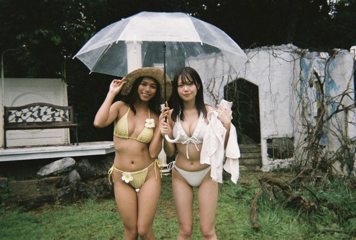 fresh_akiba's tweet photo. 自然と水着美女と写ルンです🌴👙📸 https://t.co/lYstvjpRVk
