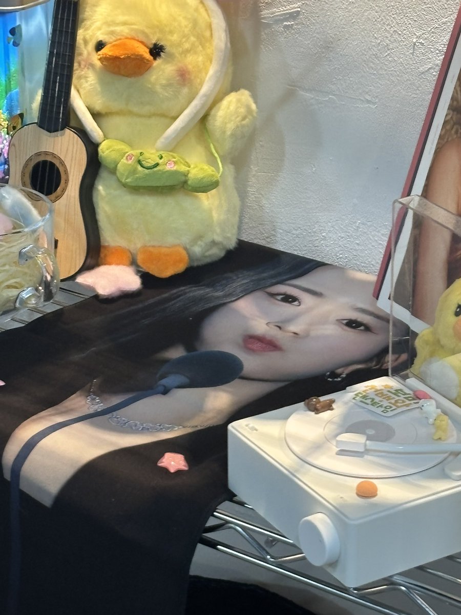 주최자들이 춤을 완전 잘춰서
예쁜 카페가 들썩들썩거려요 ♡ 

#보미의_팡팡_댄스동아리