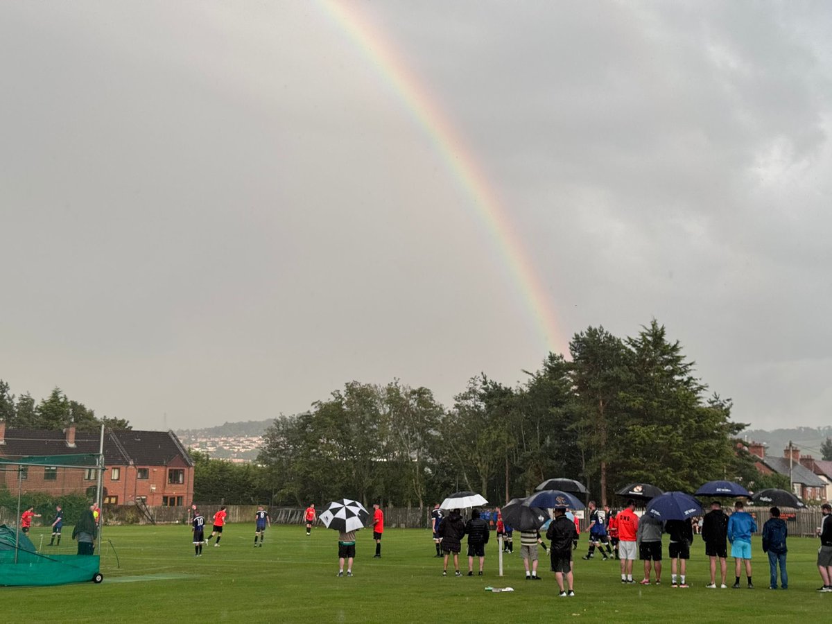 Last night before the Ballywalter Rec match we observed a minutes silence in memory of the late Davy Lyons.

He will always be remembered at Orangefield 🧡