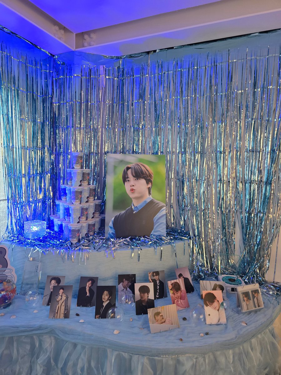 20250812 여진구 생일카페
우주의 온 기운이 내 손에 내렸던 날!
제가 아주 고루고루 뽑아 왔습니다✌️ 이것이 바로 럭키🍀드로우!!

카페 너무 예뻤어요:-)
준비하느라 진짜 고생 많으셨어요!! 감사합니다♡♡