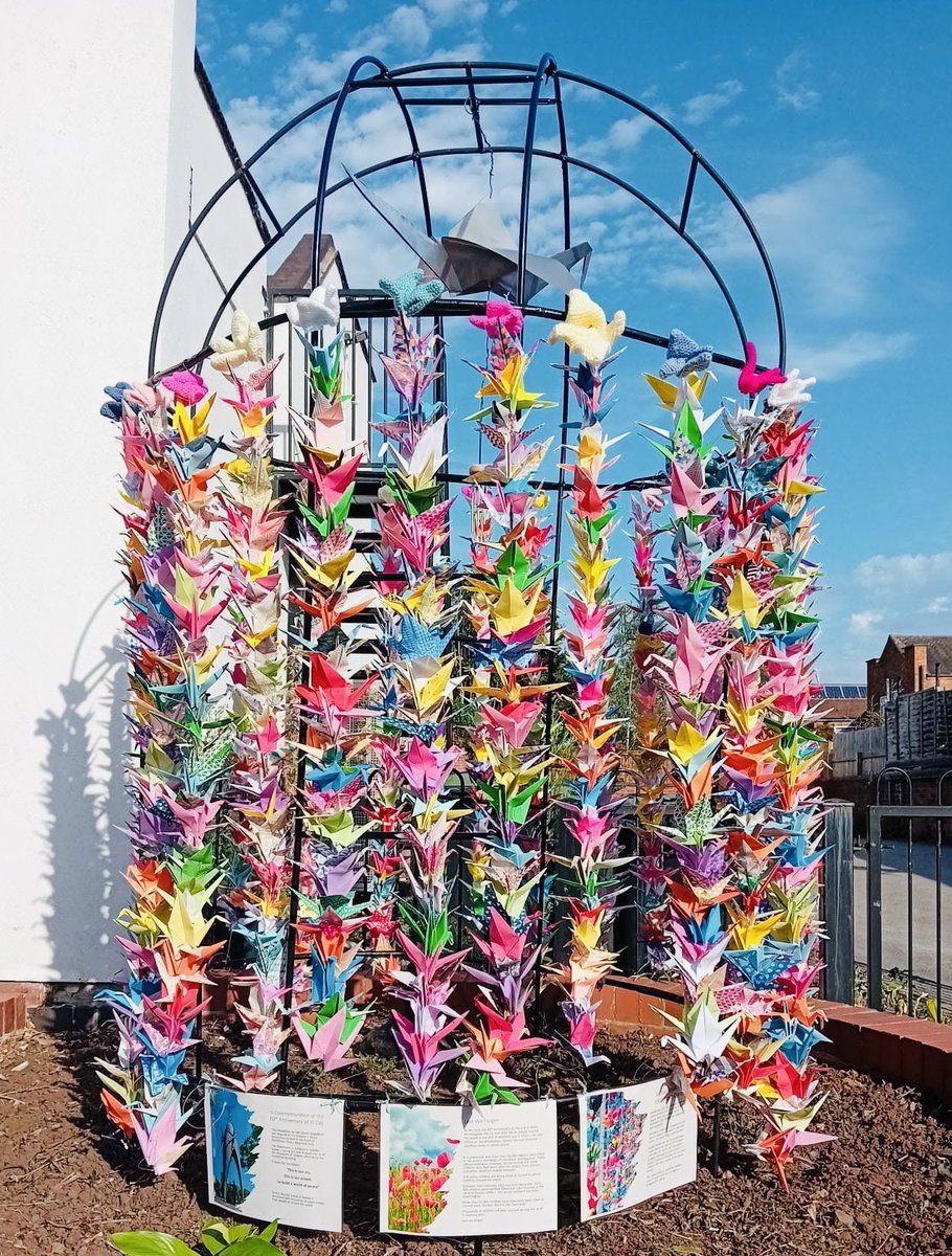 To commemorate the 80th anniversary of VJ day the Yarn/Crochet group in Stapleford have produced this installation.

Taking inspiration from the Children's Peace Memorial in Hiroshima Memorial Park, they made 1000 Origami cranes to display in the High St. 

#VJDay80