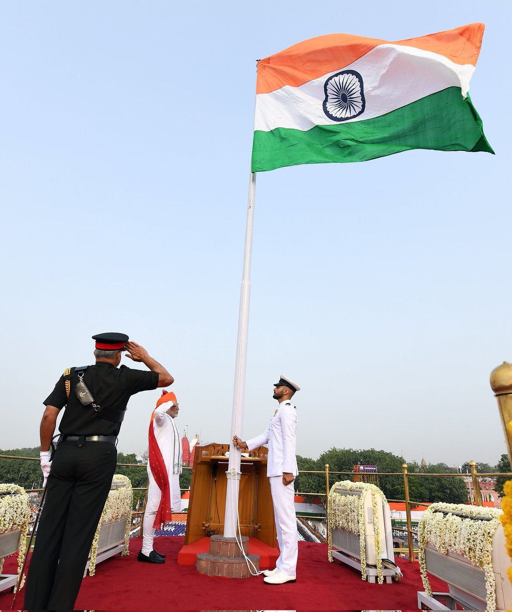 senthil64096870's tweet photo. We are the king of this world! 
Happy Independence Day! 🇮🇳 Bharat Mata Ki Jai! Jai Hind! https://t.co/Wm1lyLkFe6