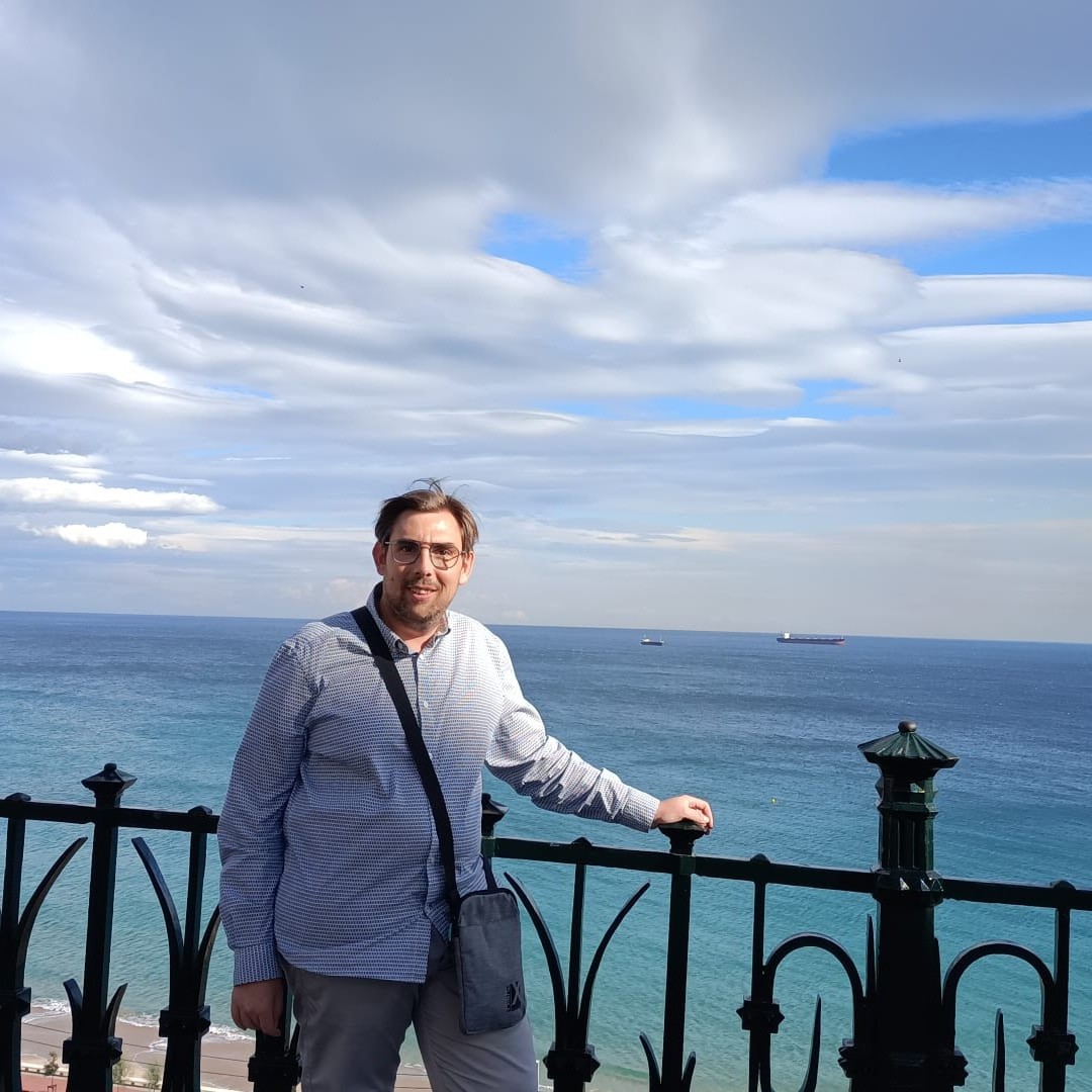 🏖️ <a href="/SergiMoncunill/">Sergi Moncunill Hurtado</a>, corresponsal de #PlanetaFácil en Cataluña, recuerda sus experiencias en campamentos de verano y reivindica el derecho de las personas con discapacidad a disfrutar de ocio inclusivo.

🗞️ Lo hace en este artículo en #LecturaFácil:
planetafacil.plenainclusion.org/ocio-inclusivo…