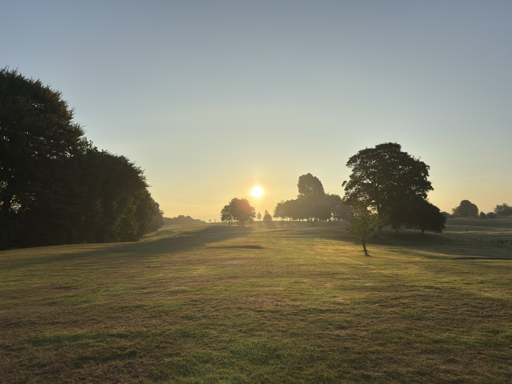 MarlandGolf's tweet photo. ☀️ Perfect Golfing Morning! ⛳️

Freshly cut greens ✅
Fairways looking sharp ✅
New hole positions ready for the weekend ✅

⏳ Tee times available via GolfNow or please call the shop 
📞 01706 649801
💻 Book Here directly https://t.co/rbiCI4CiUm

🔥 See you on the course! 🏌️‍♂️🙌 https://t.co/o1Vnv2yGWn