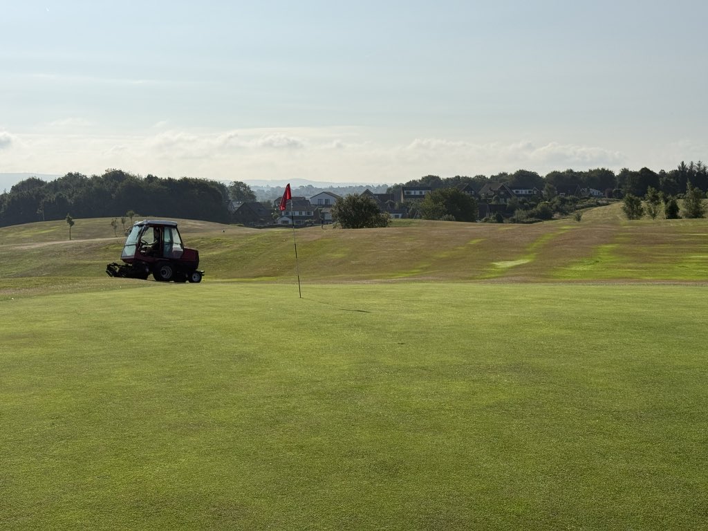 MarlandGolf's tweet photo. ☀️ Perfect Golfing Morning! ⛳️

Freshly cut greens ✅
Fairways looking sharp ✅
New hole positions ready for the weekend ✅

⏳ Tee times available via GolfNow or please call the shop 
📞 01706 649801
💻 Book Here directly https://t.co/rbiCI4CiUm

🔥 See you on the course! 🏌️‍♂️🙌 https://t.co/o1Vnv2yGWn