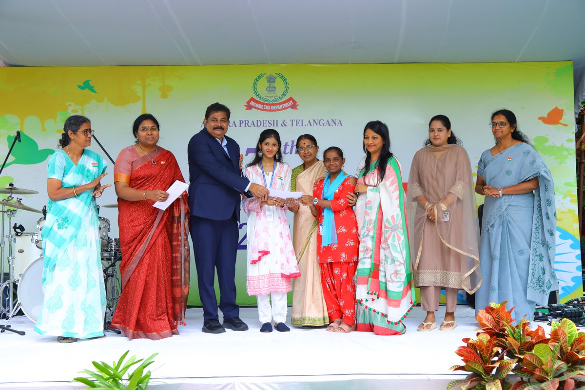 IncomeTax_APTG's tweet photo. Shri. M. Anil Kumar, IRS, Pr.CCIT, Andhra Pradesh & Telangana hoisted the National Flag to mark the 79th Independence Day at Income Tax Towers, Hyderabad. The event was attended by Shri. Anand Rajeshwar Baiwar, IRS, DGIT, Hyderabad and Senior Officers and staff of the department. 
PrCCIT Awards were distributed to Officers & Officials. Scholarship Distribution to underprivileged Students by Sphoorti and Patriotic Cultural Song & Dance Events were organised to mark the occasion. The event was also graced by Senior Retired Income Tax Officers and Officials. Family members of the Income Tax Fraternity participated in the event with patriotic fervour.