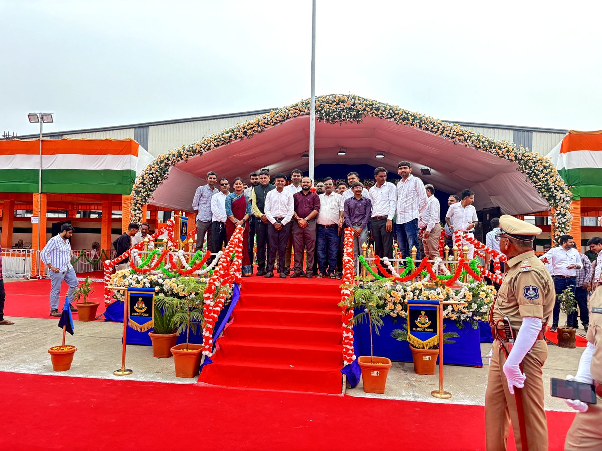 માન.મંત્રીશ્રી જગદીશ વિશ્વકર્માજીનાં વરદ હસ્તે મોરબી જિલ્લાના હળવદ ખાતે ધ્વજ વંદન કરી ૭૯ માં સ્વતંત્રતા દિવસની ઉજવણી કરવામાં આવી.<a href="/CMOGuj/">CMO Gujarat</a> <a href="/CollectorMorbi/">Collector & District Magistrate, Morbi</a> <a href="/InfoGujarat/">Gujarat Information</a> @MLAJagdish <a href="/PVarmoraBJP/">Prakash Varmora</a> <a href="/ddomorbi1/">District Panchayat MORBI</a> <a href="/mopr_goi/">Ministry of Panchayati Raj, Government of India</a> <a href="/chandushihoraMP/">Chandubhai Shihora</a>