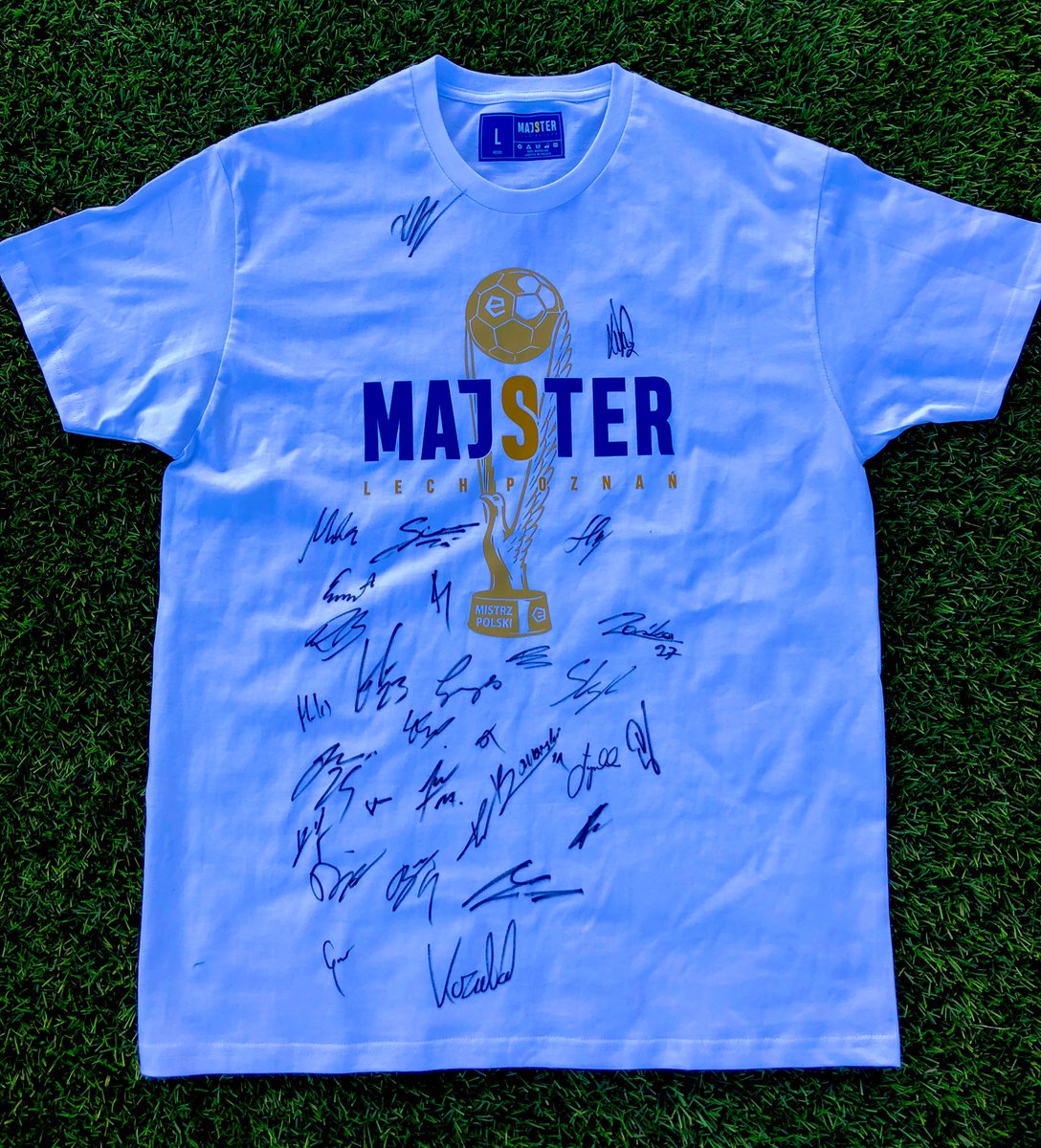 licytacjewlochu's tweet image. 📣Licytacja charytatywna nr 3‼️

🚨Koszulka Lecha Poznań z mistrzowskiej fety  w rozmiarze L‼️
Na koszulce autografy zawodników.

Cena wywoławcza - 100zł

Licytacja w komentarzach🫡

Termin do końca dnia  24.08.2025📅
Najwyższa kwota w komentarzu wygrywa 🤝
Proszę RT‼️