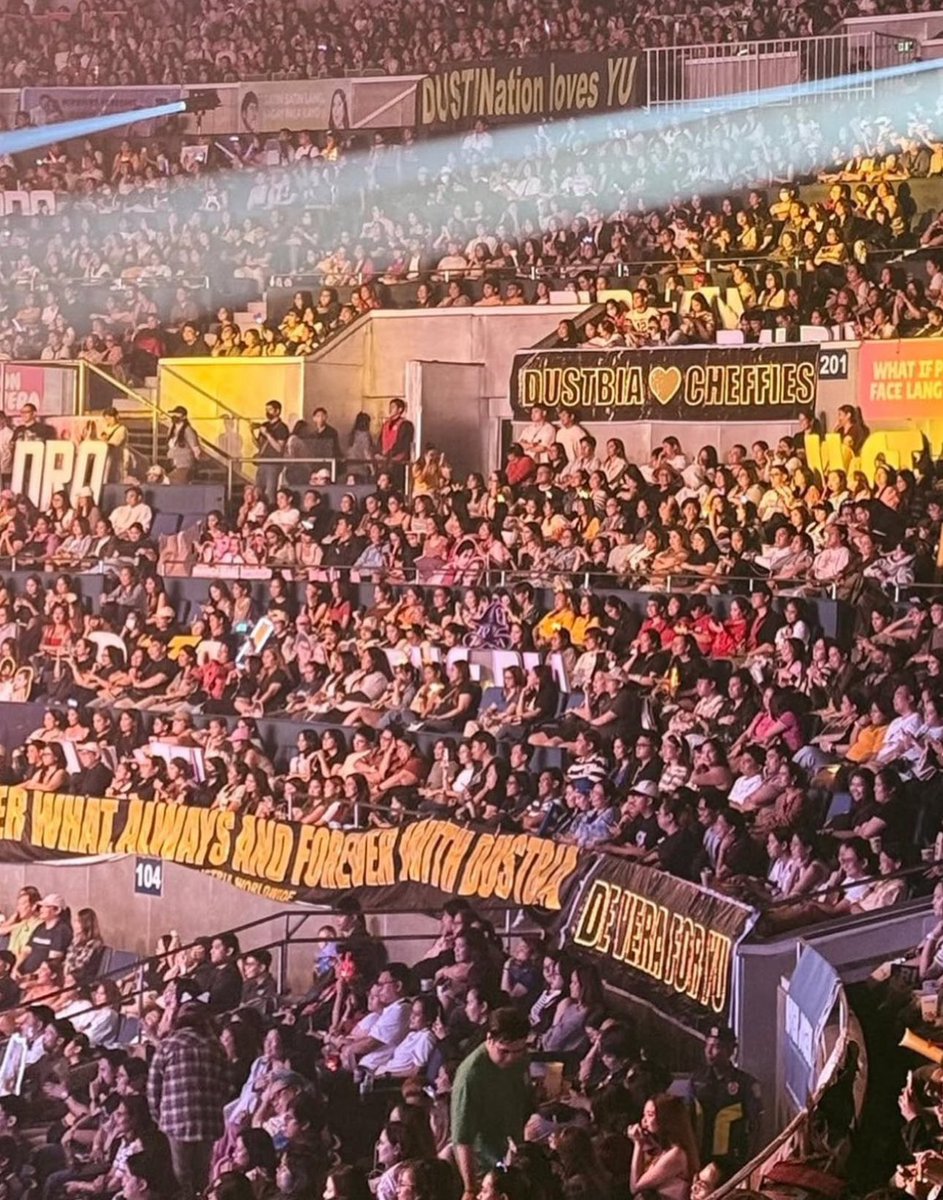 dustinforbianca's tweet image. they really had to resort to that led truck stunt because they can see so many people turning into dustbia converts. and they are scared.

this fandom is huge and solid. do you really think management would just let a fandom this big slip away? ☺️

DUSTBIA AUGusto NAMIN