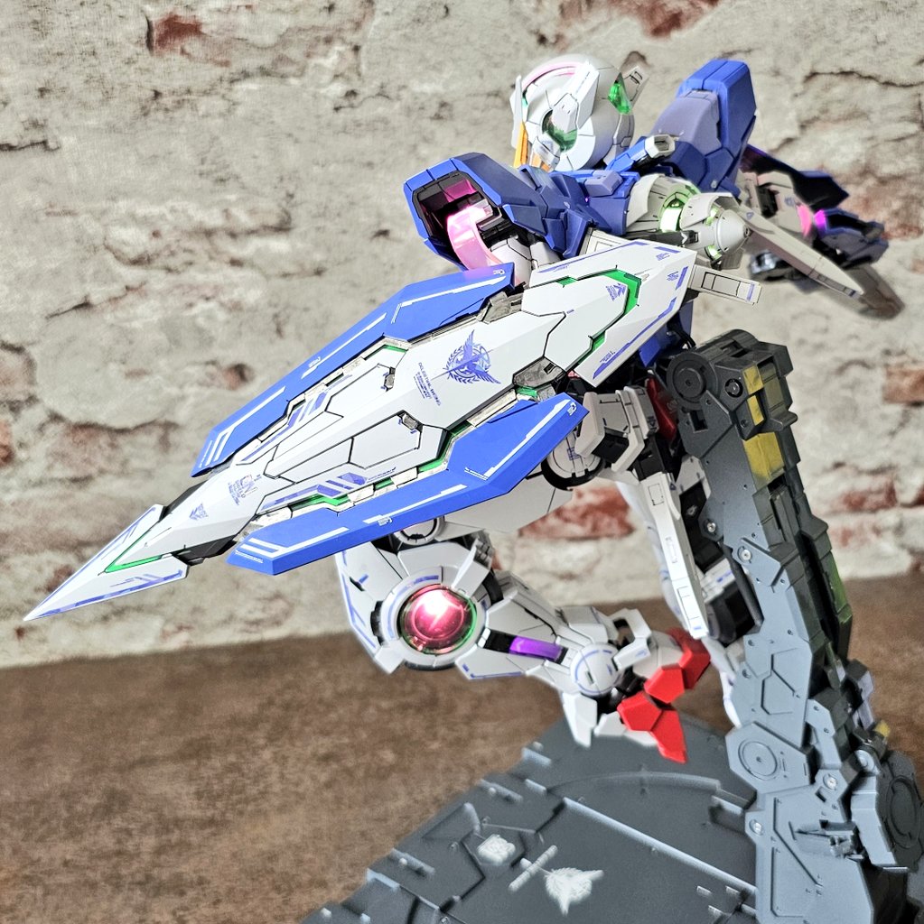 ma16450's tweet image. Nach langer Zeit ist mein PG #Exia fertig. Alle gewünschten Decals angebracht und kleine Details eingefügt.
#Gundam #gunpla #プラモ新作完成