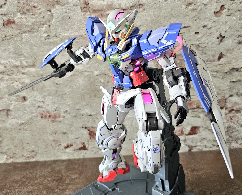 ma16450's tweet image. Nach langer Zeit ist mein PG #Exia fertig. Alle gewünschten Decals angebracht und kleine Details eingefügt.
#Gundam #gunpla #プラモ新作完成