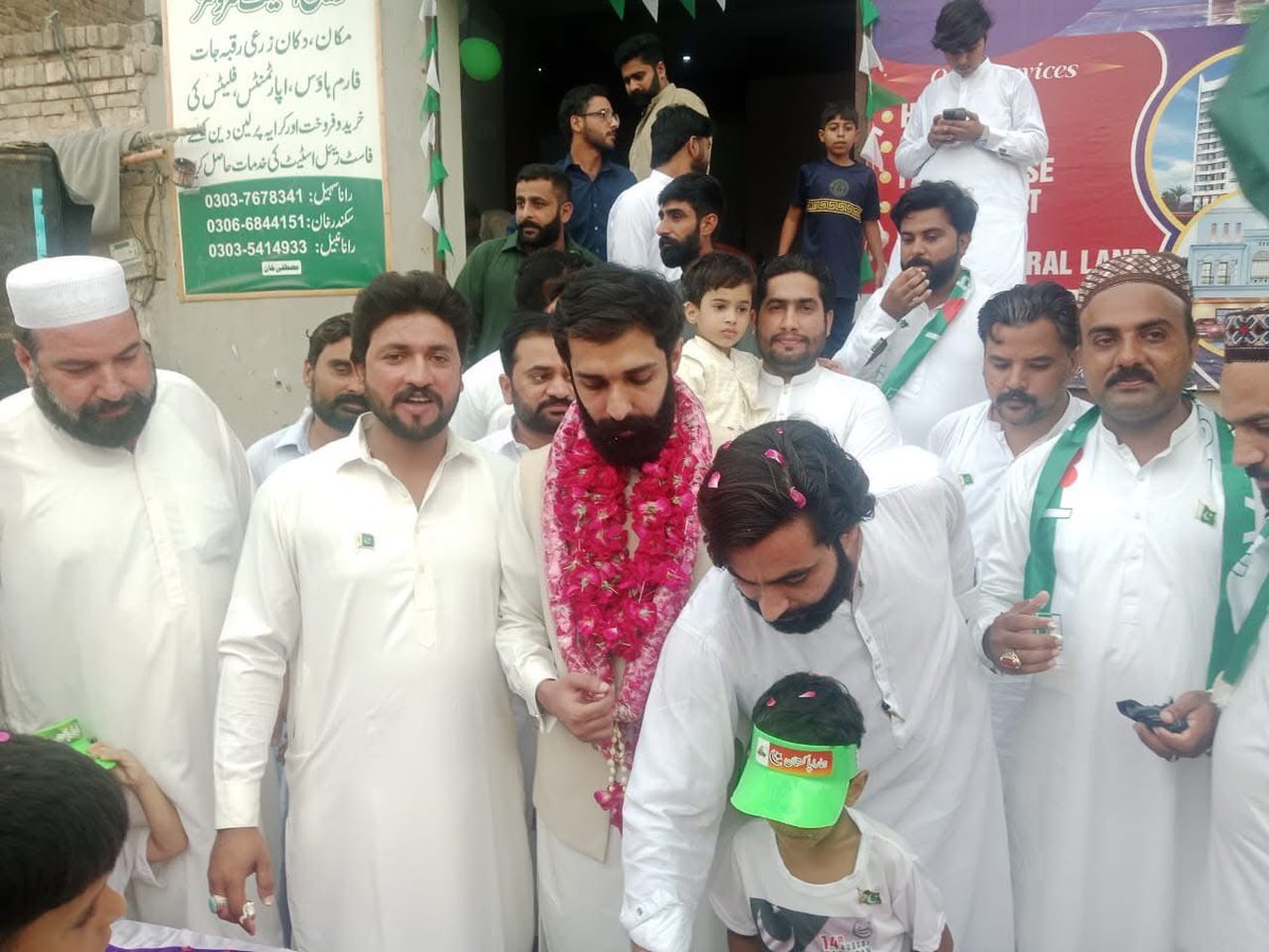 UqbaMPA119's tweet photo. گوجرہ : ٹکٹ ہولڈرحلقہ پی پی 119 انشاء اللہ ایم پی اے چوہدری عقبہ علی وڑائچ کی پینسرہروڈ پر  78 واں جشن آزادی کیک کاٹنے کی پروقار تقریب منعقد ہوئی ۔جس میں مہمان خصوص چوہدری عقبہ علی وڑائچ نے اپنے دست مبارک سے کیک کاٹا ، تمام ممبران کے ساتھ معززین شہر کی کیثیر تعداد موجود تھی ۔ https://t.co/CabSsVxCr8
