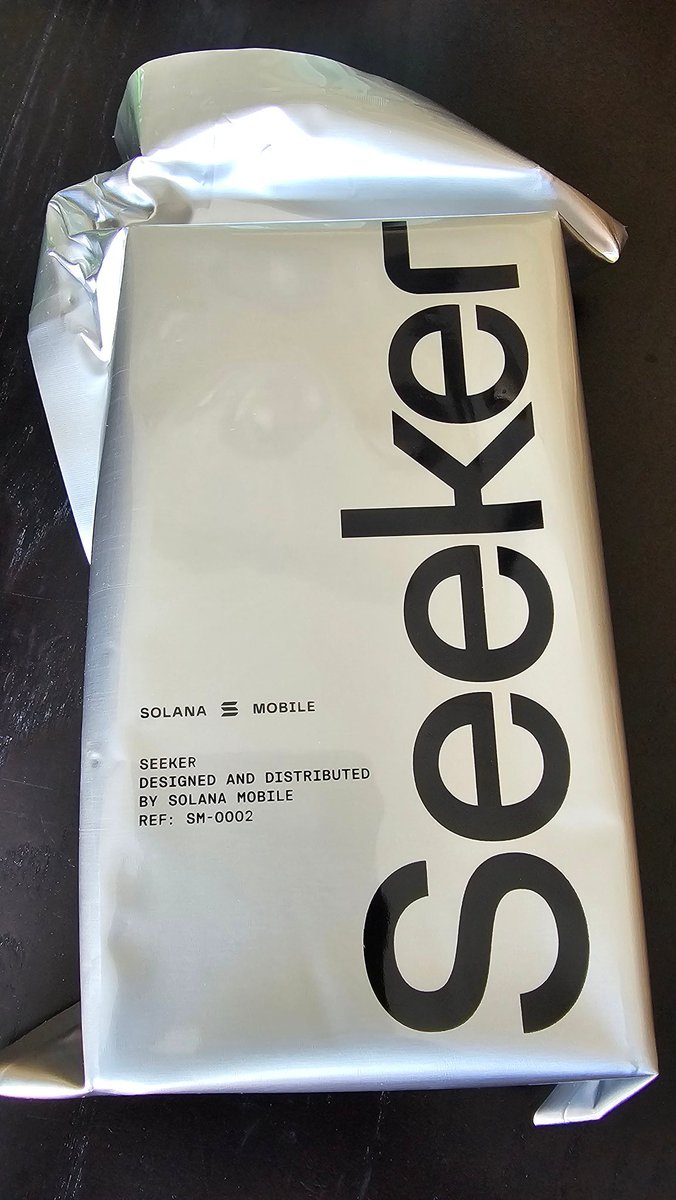 CryptoDad1984's tweet photo. Ooooh look what just arrived 😍 #seeker @solanamobile @solana @sagamonkes https://t.co/wK57PSC35j