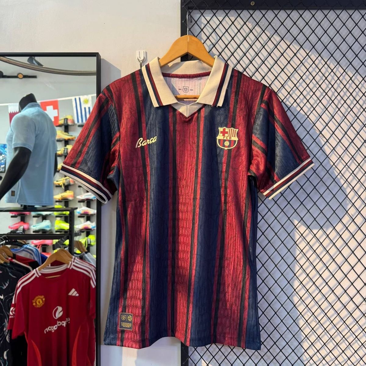 OffKick6's tweet photo. تيشيرت برشلونة التاريخي🤩💙❤️

84﷼ في موقعنا الرابط في البايو https://t.co/3EvtEs7Rq7