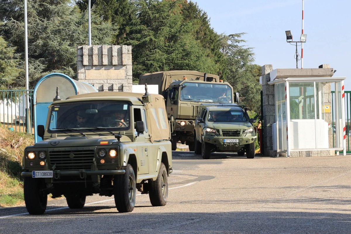 FUTER_ET's tweet photo. En el marco del convenio firmado entre @Defensagob @Xunta, ayer se inició la operación #CentinelaGallego con el despliegue de 30 patrullas terrestres @EjercitoTierra #BRILAT bajo la dirección operativa del @EMADmde.
Este despliegue abarca 39 municipios gallegos. 
#SomostuEjército https://t.co/DKsP9md5BQ