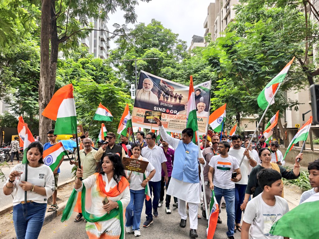 AmitThakerBJP's tweet image. સરખેજ વોર્ડના એપલવુડ ટાઉનશીપ ખાતે આજના રાષ્ટ્રીય પર્વ એ આયોજિત તિરંગા યાત્રામાં સૌની સાથે સહભાગી થયો.

આજના વિશેષ દિવસે આયોજિત યાત્રા એ સૌની દેશભક્તિને વધુ બુલંદ બનાવનારી રહી.
#HappyIndependenceDay2025 #HappyIndependenceDay #IndependenceDayIndia #IndependenceDay #TirangaYatra