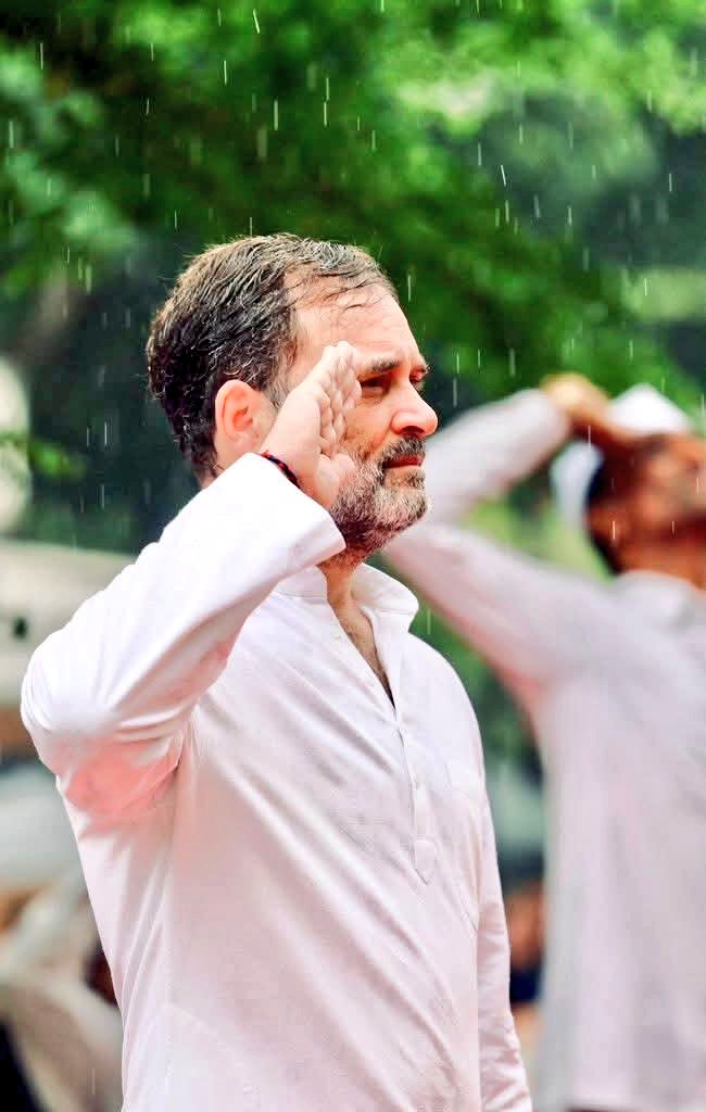 ऐ वतन मेरे आबाद रहे तू... 🇮🇳

जय हिंद 🙏
#IndependenceDay