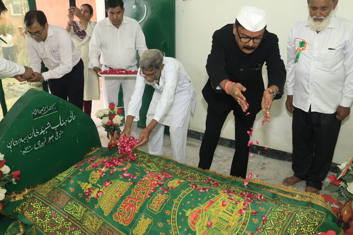 आज 79वें स्वतंत्रता दिवस के शुभ अवसर पर शिविर कार्यालय एवं कलेक्ट्रेट प्रांगण में ध्वजारोहण कर स्वतंत्रता संग्राम सेनानियों के अद्वितीय योगदान को स्मरण किया गया तथा उनके परिजनों को सम्मानित किया गया। इस अवसर पर समस्त जनपदवासियों को स्वतंत्रता दिवस की हार्दिक शुभकामनाएं दी गईं।