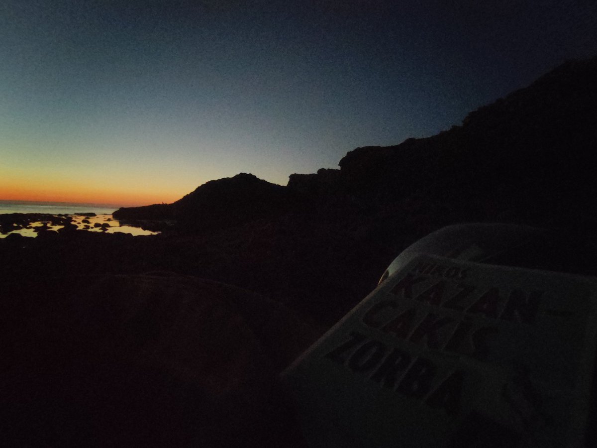 Dünde kalan günün veda busesi.

Göğüs kafesimin güvercini eşlik ettiğinde yeni umutlar hayaller yeşillenecek, güneş ışığın elinden tutmuş giderken, işte o anki gün batımı manzaraların en güzeli olacak.

#yalancıyason
#yason
#vona
#gunbatımı