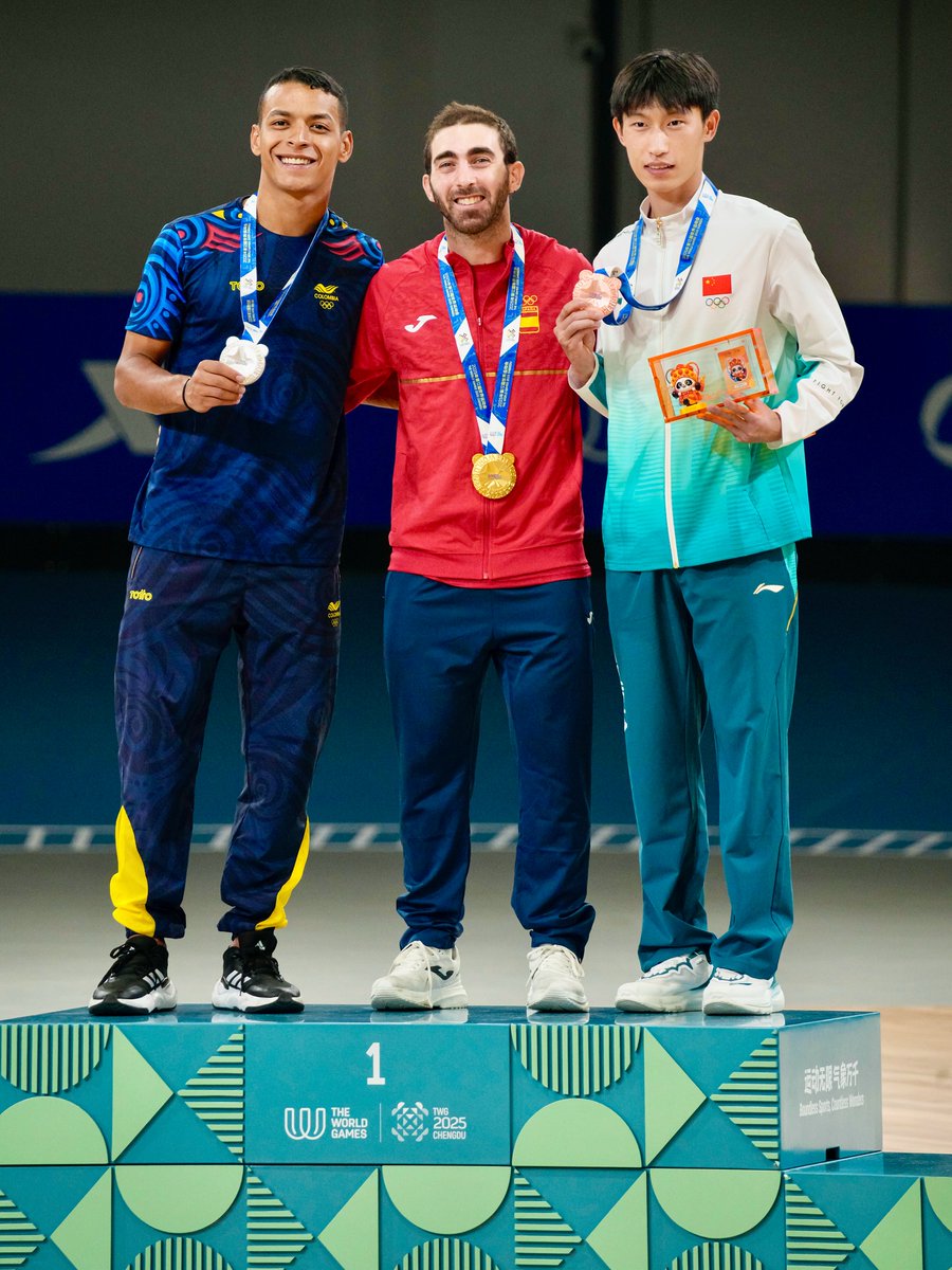 ⚡️ #PatinajeVelocidad | ¡5 OROS PARA CHEVI GUZMÁN EN LOS WORLD GAMES! 😱

🥇 Vuelta Sprint
🥇 100m (WR)
🥇 200m Dual TT (WR)
🥇 1000m
🥇 500m

De los 7 oros de la delegación española en los <a href="/TheWorldGames/">The World Games</a>, 6 los ha conseguido la velocidad con 5 de Chevi Guzmán y 1 de Patxi Peula.