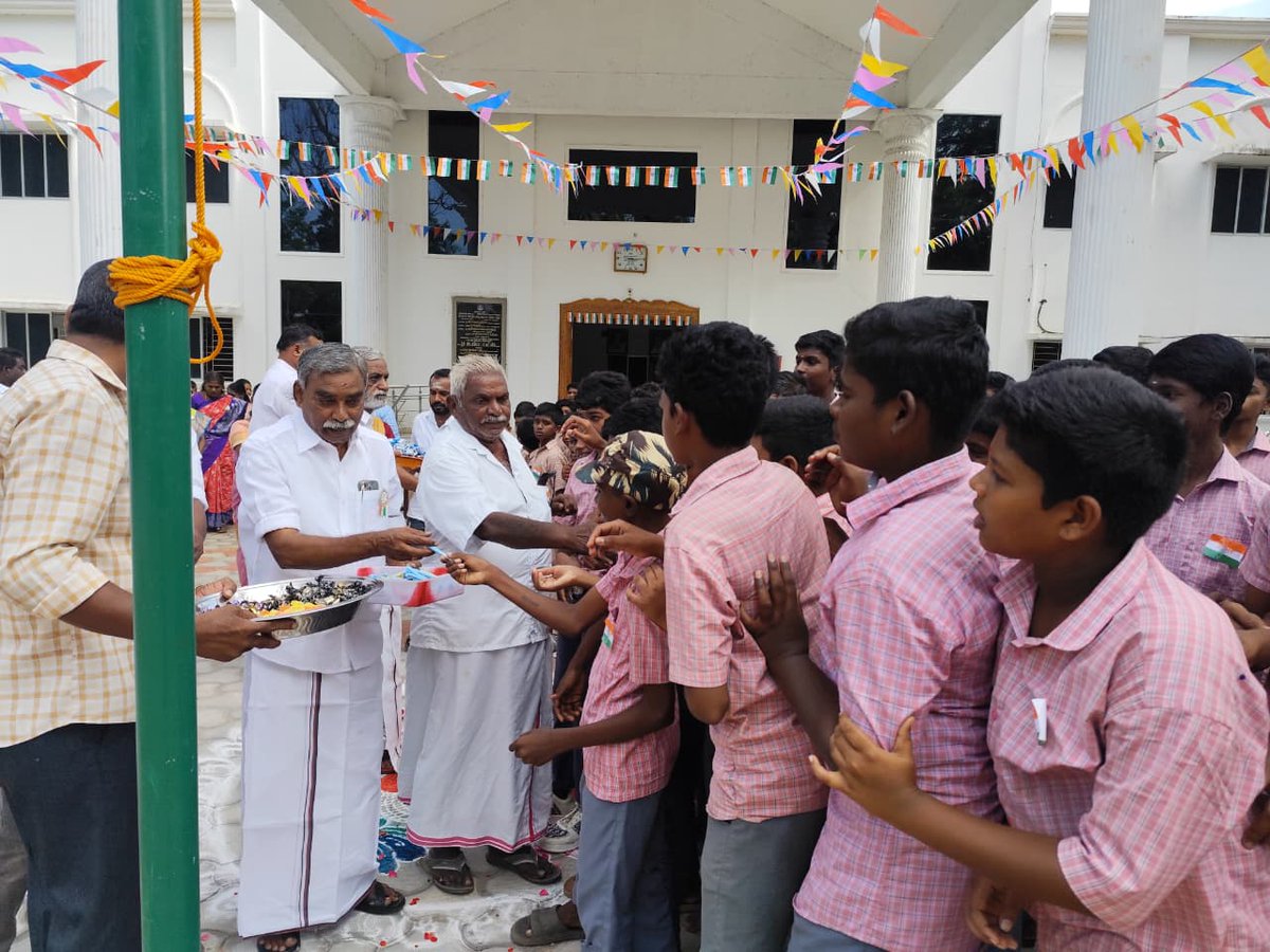 ஆரூர்.ஜெய.சுதாகர் (@jsreesudha) on Twitter photo 79 -வது சுதந்திர தின விழாவை முன்னிட்டு கொரடாச்சேரி ஊராட்சி ஒன்றிய அலுவலகத்தில் மூவர்ணக் கொடியேற்றி மரியாதை செலுத்திய ஆற்றல்மிகு மாவட்ட செயலாளர் மாண்புமிகு அண்ணன் திரு.<a href="/kalaivanandmk/">Poondi K Kalaivanan</a> MLA அவர்கள்🇳🇪
#IndependenceDay2025 79 -வது சுதந்திர தின விழாவை முன்னிட்டு கொரடாச்சேரி ஊராட்சி ஒன்றிய அலுவலகத்தில் மூவர்ணக் கொடியேற்றி மரியாதை செலுத்திய ஆற்றல்மிகு மாவட்ட செயலாளர் மாண்புமிகு அண்ணன் திரு.<a href="/kalaivanandmk/">Poondi K Kalaivanan</a> MLA அவர்கள்🇳🇪
#IndependenceDay2025