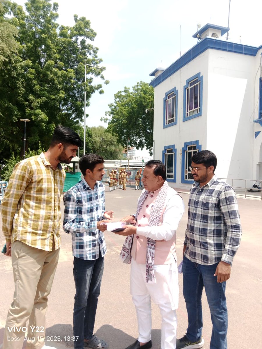 दिव्यांग बच्चों के लिए समर्पित (@omsingh415o) on Twitter photo ज्ञापन अभियान के तहत जोधपुर मे आज विशेष शिक्षा मे भर्ती को लेकर ज्ञापन प्रस्तुत किया गया
टीम जोधपुर
<a href="/1stIndiaNews/">First India News</a>
<a href="/HANUMANKISAN/">HANUMAN KISAN</a>
<a href="/RajCMO/">CMO Rajasthan</a>
<a href="/HANUMANKISAN/">HANUMAN KISAN</a>
<a href="/BhajanlalBjp/">Bhajanlal Sharma</a>
<a href="/madandilawar/">Madan Dilawar</a> ज्ञापन अभियान के तहत जोधपुर मे आज विशेष शिक्षा मे भर्ती को लेकर ज्ञापन प्रस्तुत किया गया
टीम जोधपुर
<a href="/1stIndiaNews/">First India News</a>
<a href="/HANUMANKISAN/">HANUMAN KISAN</a>
<a href="/RajCMO/">CMO Rajasthan</a>
<a href="/HANUMANKISAN/">HANUMAN KISAN</a>
<a href="/BhajanlalBjp/">Bhajanlal Sharma</a>
<a href="/madandilawar/">Madan Dilawar</a>