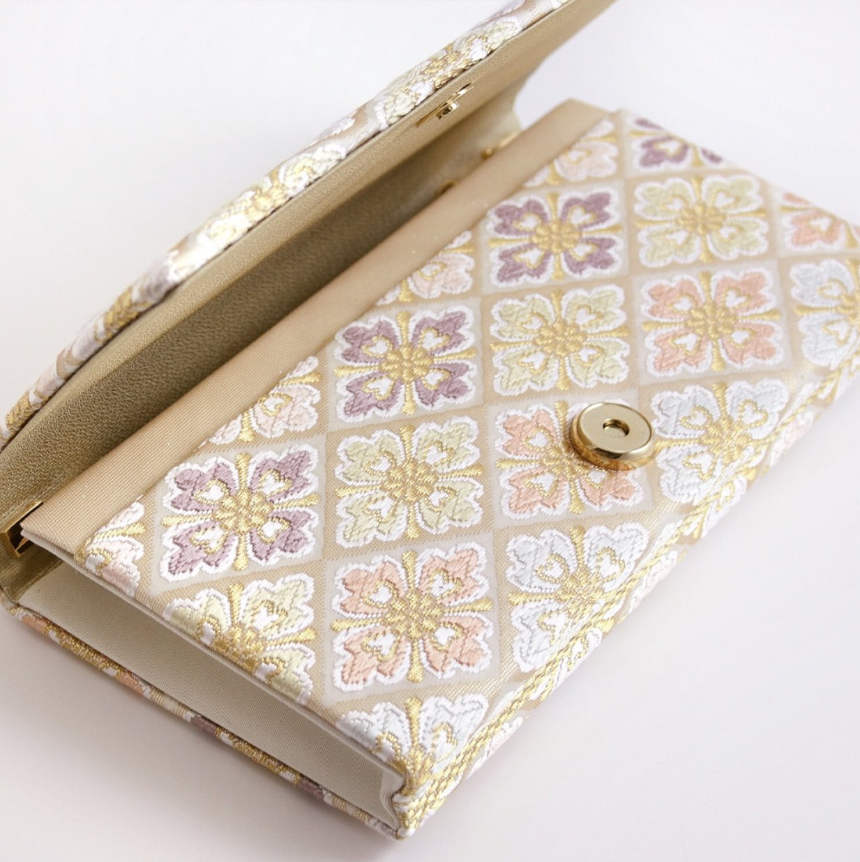 【未使用品】京都井澤屋　バッグ　ちりめん　鈴柄　黒　着物用　和装 未使用品】京都井澤屋 バッグ ちりめん 鈴柄 黒 着物用 和装
