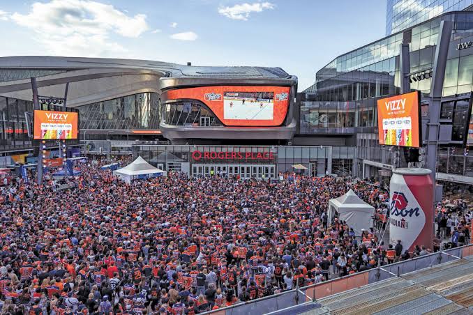 5iveAliveWT's tweet photo. “We are excited to partner with The Connect Nation and Africa Centre... and welcome a true global icon, @davido, to Fan Park for an unforgettable evening.” – Stu Ballantyne, President &amp; COO, Rogers Place/ICE District ahead of tonight's show. 💥5️⃣

#5iveAliveTour #the5ivealivetour https://t.co/cpsbXWbeK8