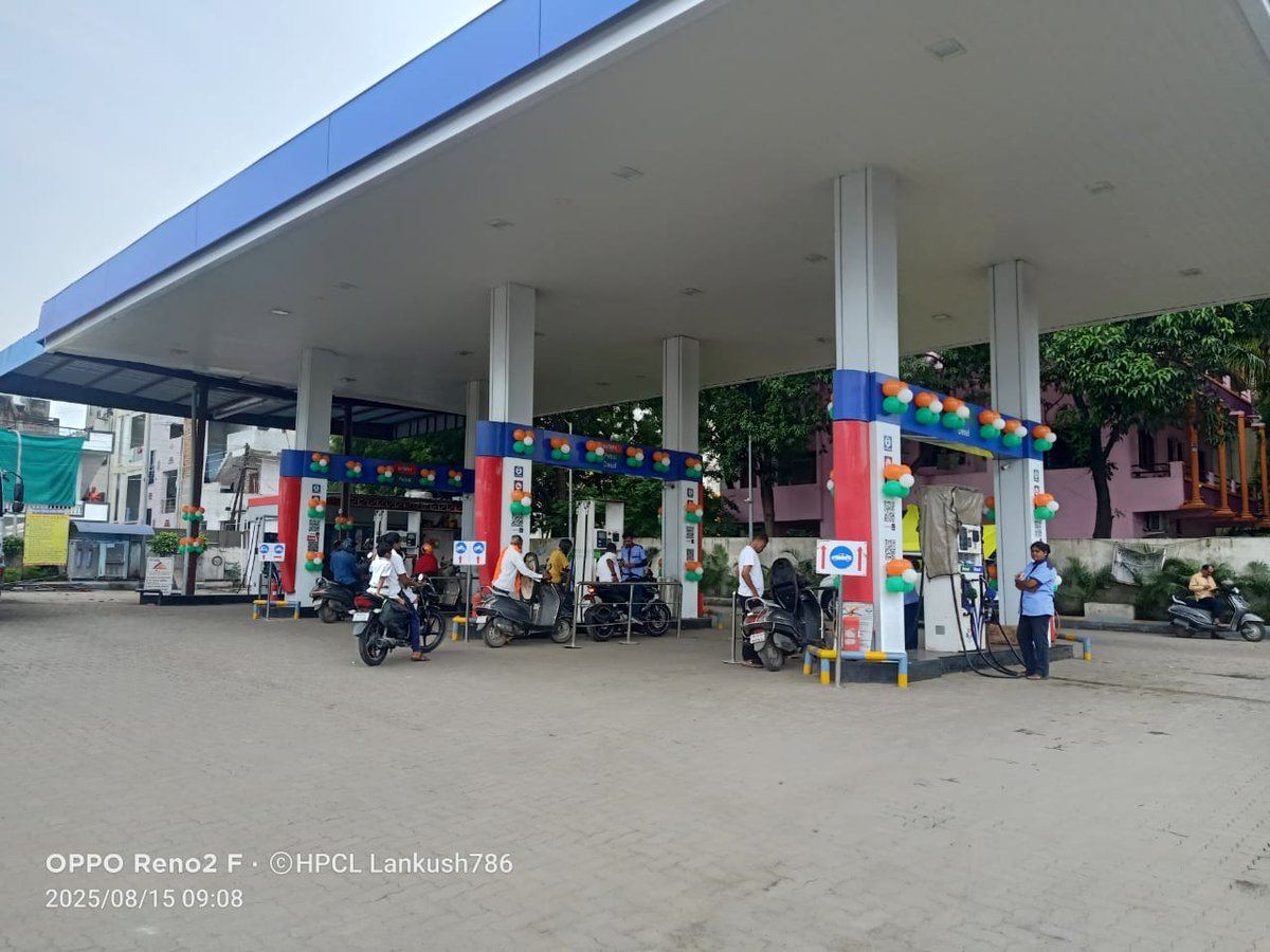 HPCL’s NRRO Retail Network celebrated Independence Day 2025 with patriotic zeal, featuring tricolor decorations, flag-hoisting ceremonies, and customer engagement activities—reaffirming our commitment to nation-building and honoring India’s legacy of freedom and progress.