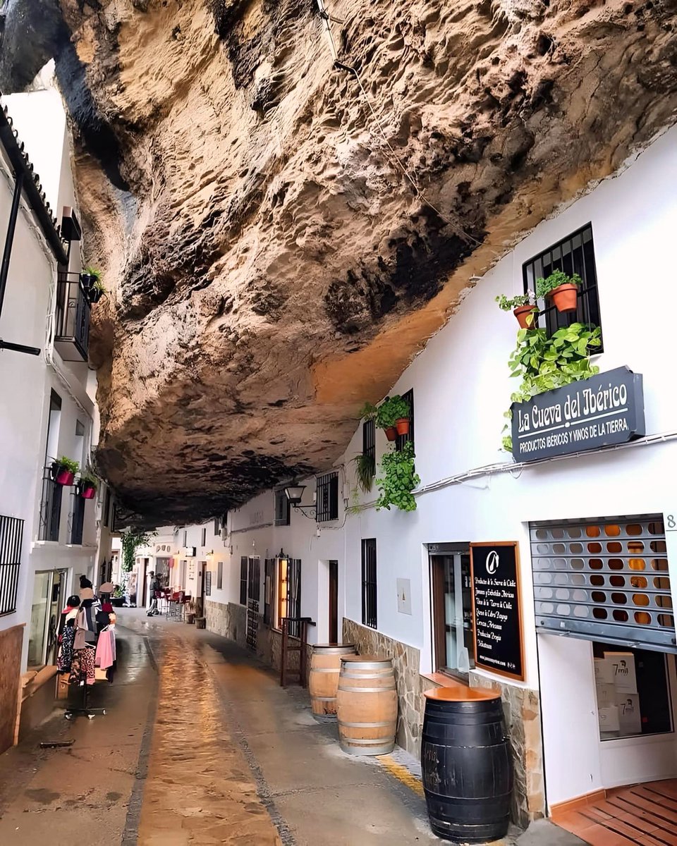 RubyJohnso68864's tweet image. Welcome to Setenil de Las Bodegas, one of the most beautiful towns in Spain
