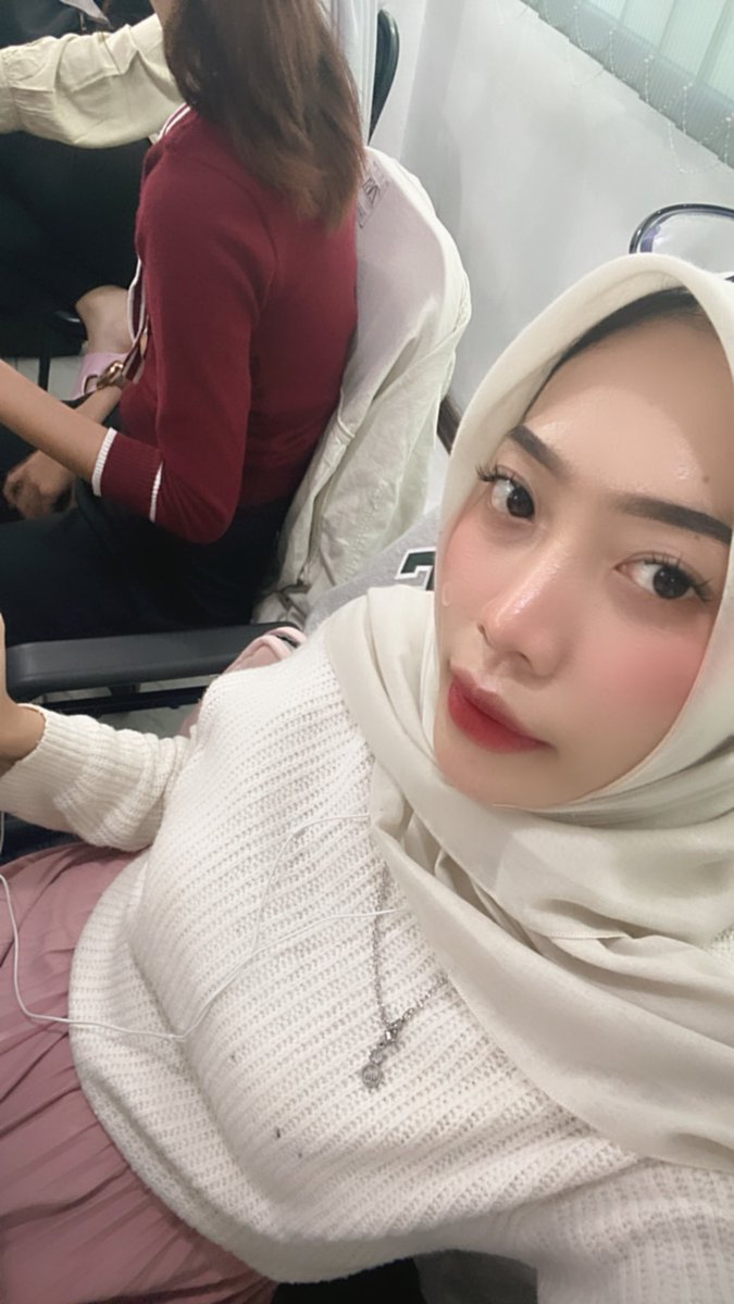 bubblegloosyy's tweet photo. tgif udah 9 hari ga ngantor https://t.co/eH864OI4fY
