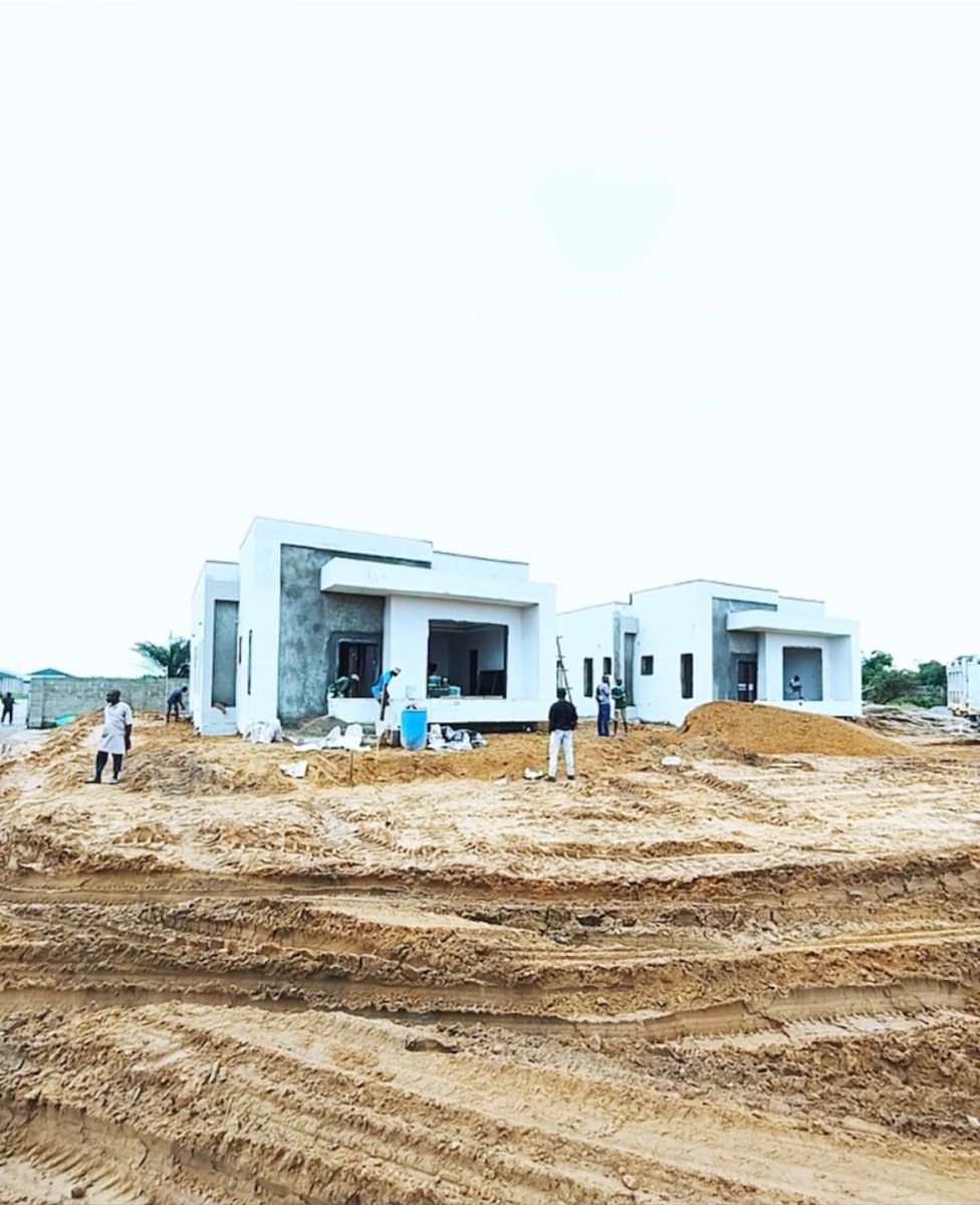 MarianOgbode's tweet image. Step into luxury living at AYHomes 4-Bedroom Fully Detached Bungalows in Igando, Ibeju-Lekki. Secure the pre-launch price of ₦70M before 16th August!  #sweethome #invetment #butnow