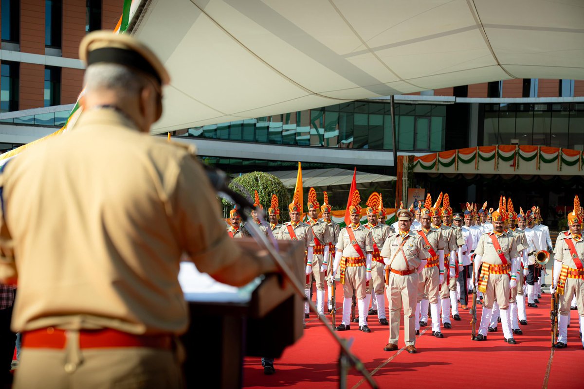 upcoprahul's tweet image. From fear to safety.
Every day in uniform, we bridge the gap!!

A salute of respect. A pledge of duty ...
with DGP UP Sri Rajeev Krishna.

#HappyIndependenceDay 
#HappyIndependenceDay2025 
#IndependenceDay #india 🚔🇮🇳